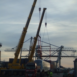 2x 100 ton cranes off loading trains 